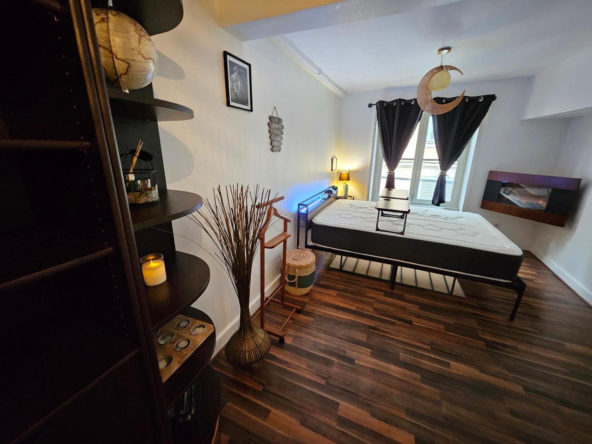 "Studio Cinema" Auxerre Bagian luar foto