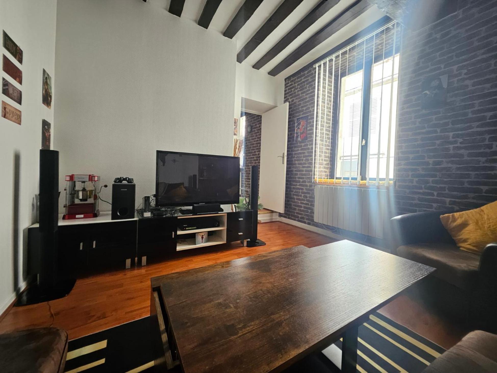 "Studio Cinema" Auxerre Bagian luar foto