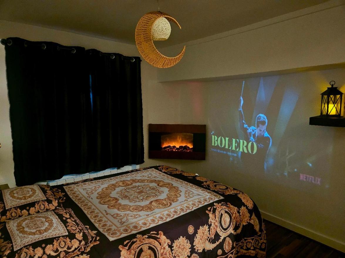 "Studio Cinema" Auxerre Bagian luar foto
